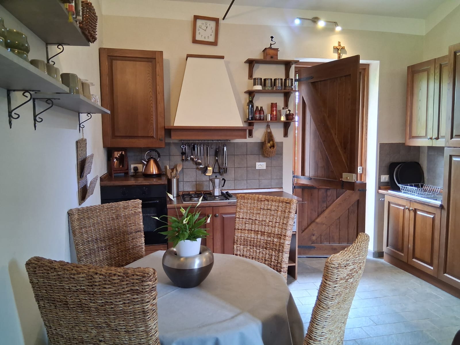 dining apt